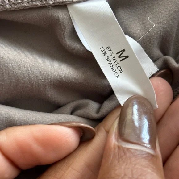 NVGTN Beige Signature 2.0 Leggings Women’s Size M buttery Soft - Picture 10 of 11